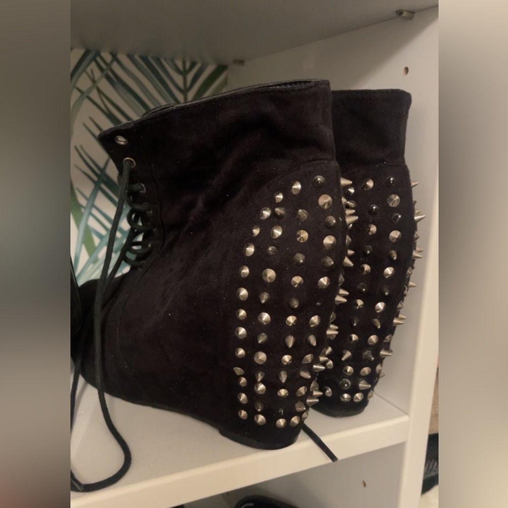 Traffic spiked lace up boots